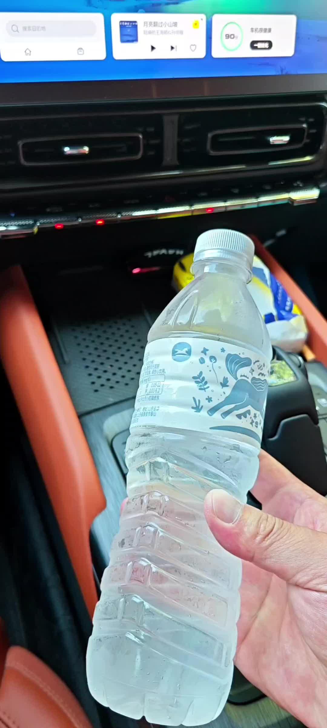 我不配用玻璃杯 买了玻璃杯一共用了不到10次就碎碎平安了，看来我只配喝瓶装水。