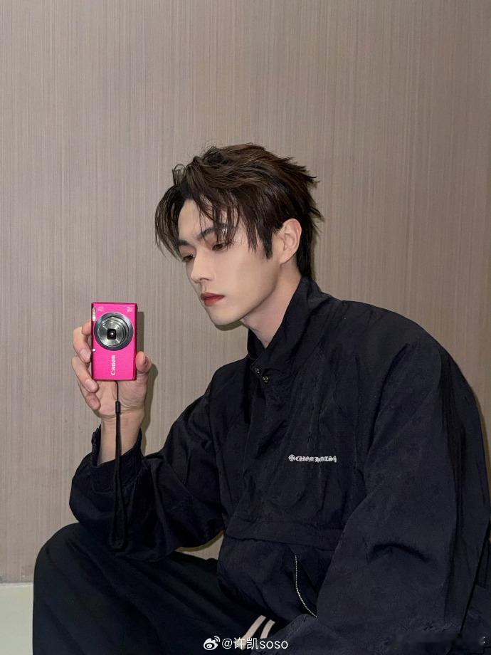 许凯营业，好几个角度呀 