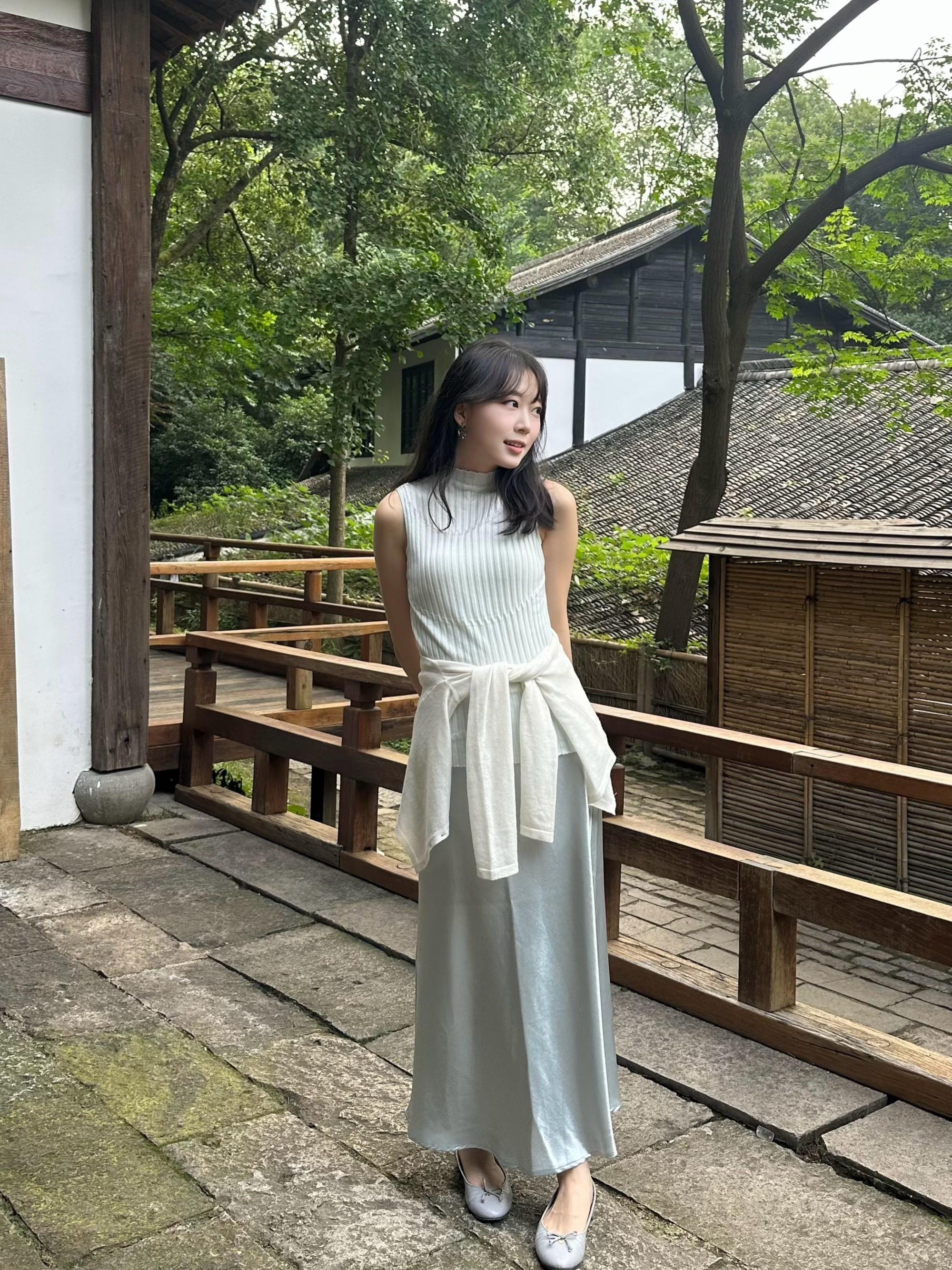 清冷温婉。
