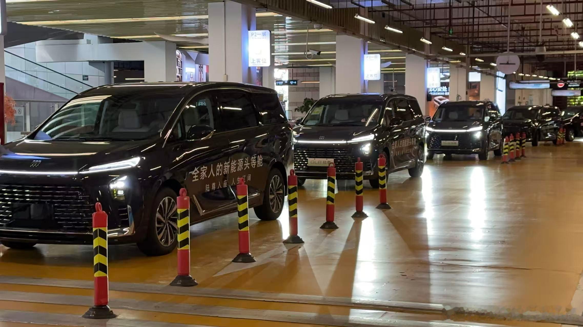 豪华新能源MPV——全新GL8陆尊即将上市。不论何时，您经过北上广深等全国各大机