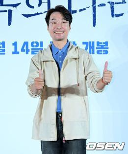 众星悼念宋英奎 韩国演员宋英奎于4日上午被发现身亡，享年 55 岁。宋英奎的灵堂