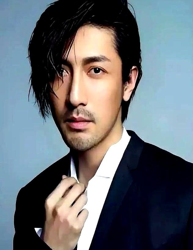 中戏有个狠人，外号“鲁一条”。

导演巴特尔说，片场只有他敢放心地让演员自己导自