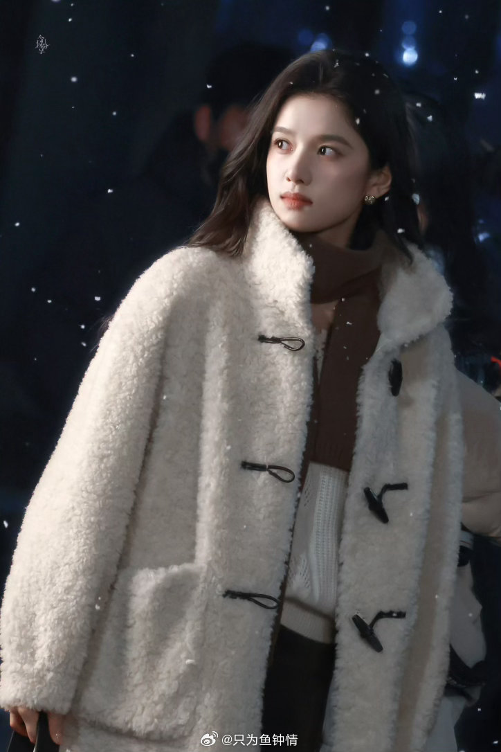 致我那菜市场的白月光杀青张婧仪陈靖可新剧杀青 张婧仪的眼神戏太到位！任冬雪的倔强