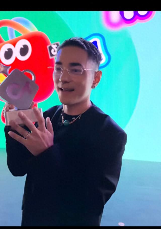 李晨nic抖音电商6年拿大奖，给所有普通人提个醒