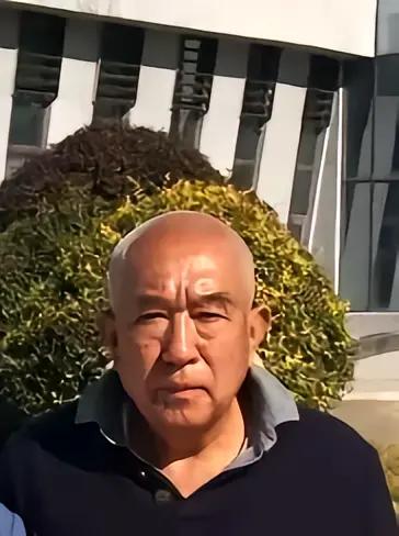刘煜滨，1948年6月出生于哈尔滨，毕业于中国人民解放军军事工程学院，刘亚楼之子