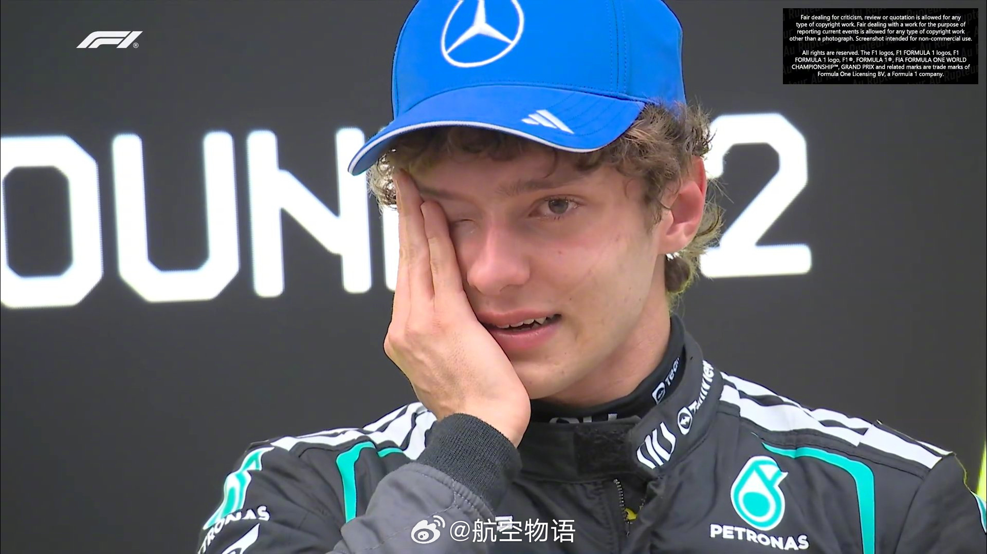 突然想起来，安东内利拿了冠军一样可以在领奖台听到欢快的马梅利之歌，四舍五入法拉利