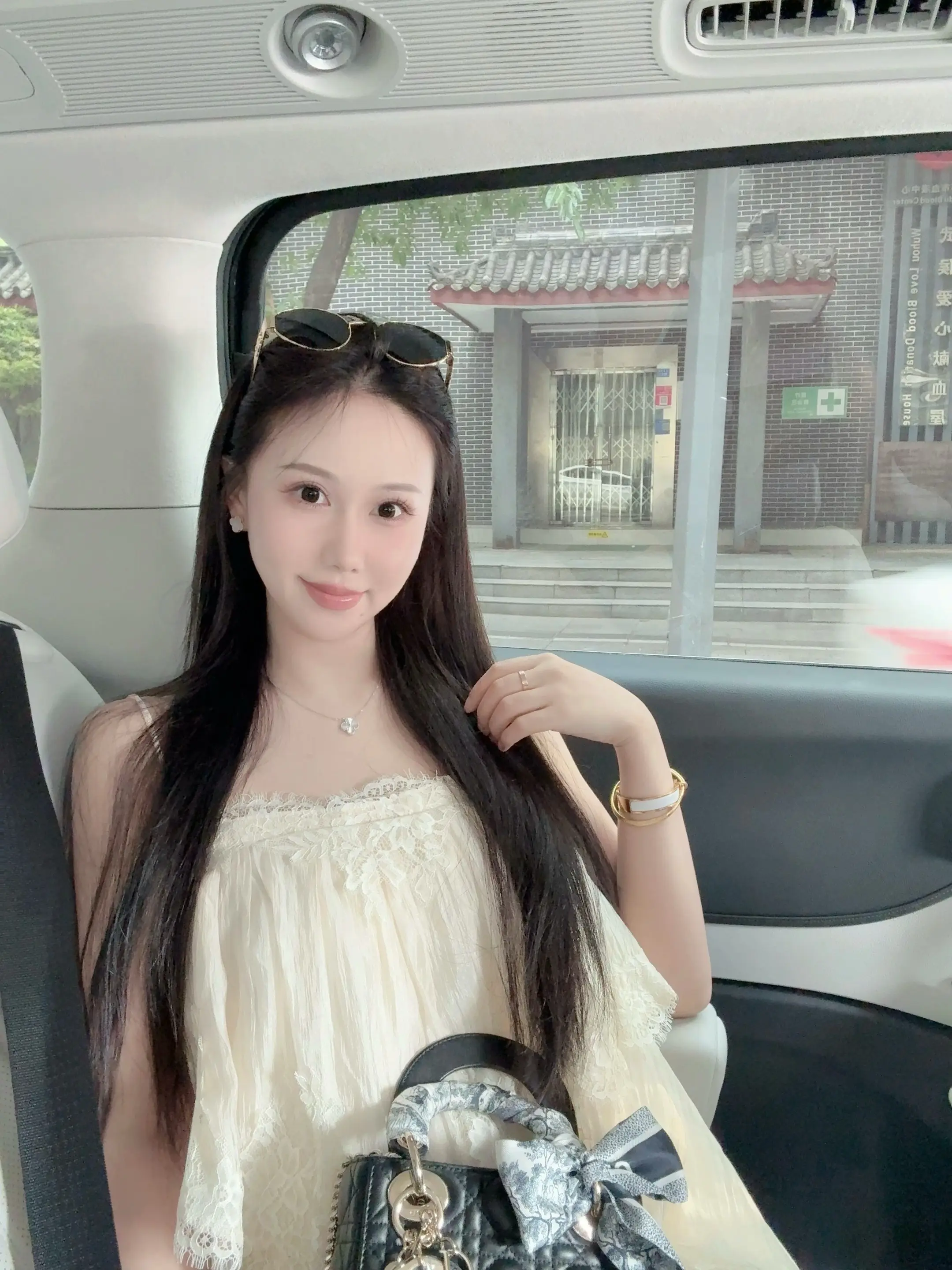 原来我们这种臭美撒娇的烦人精叫“花孔雀”