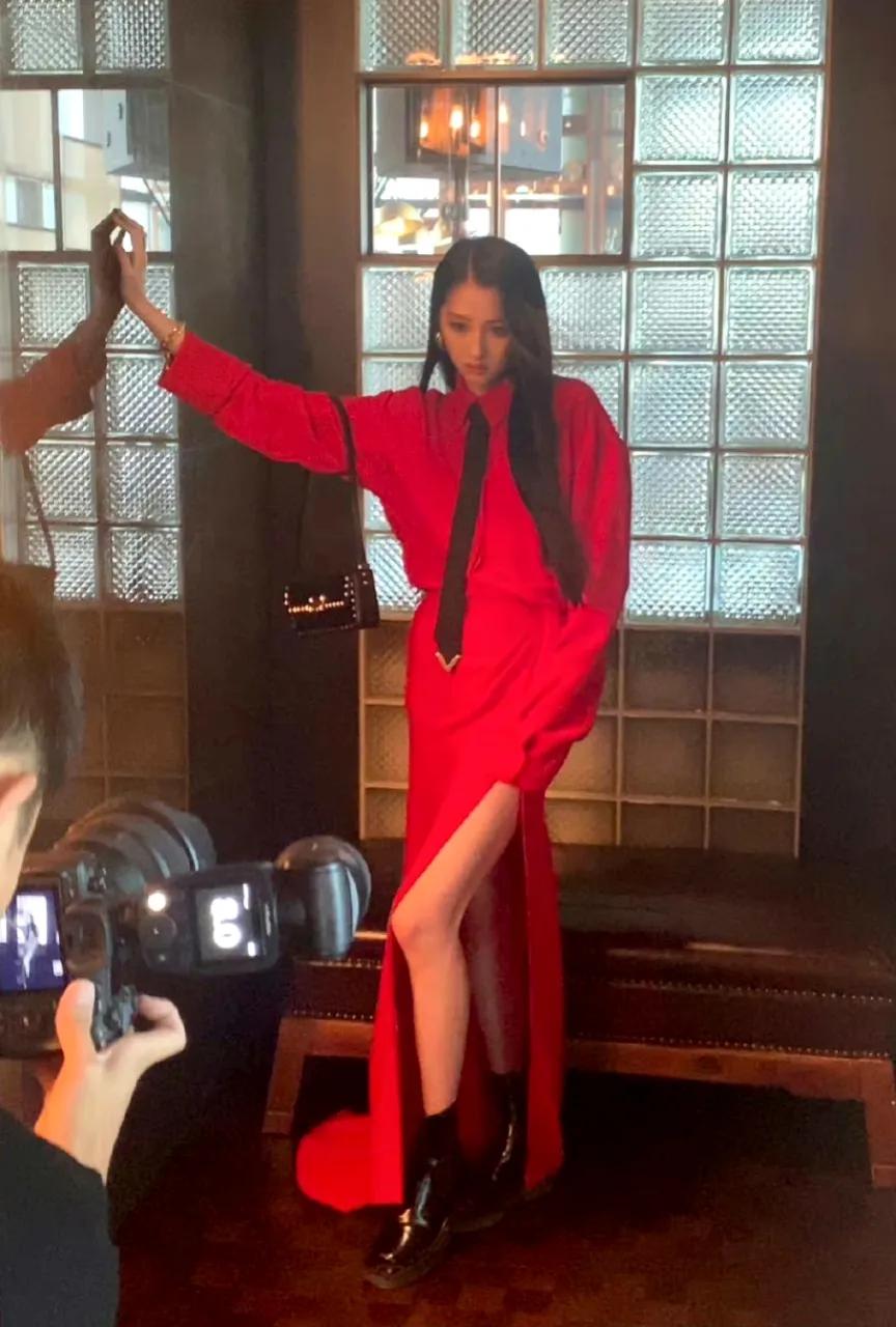 关晓彤的穿衣风格，
越来越看不懂了！[捂脸][我想静静]

