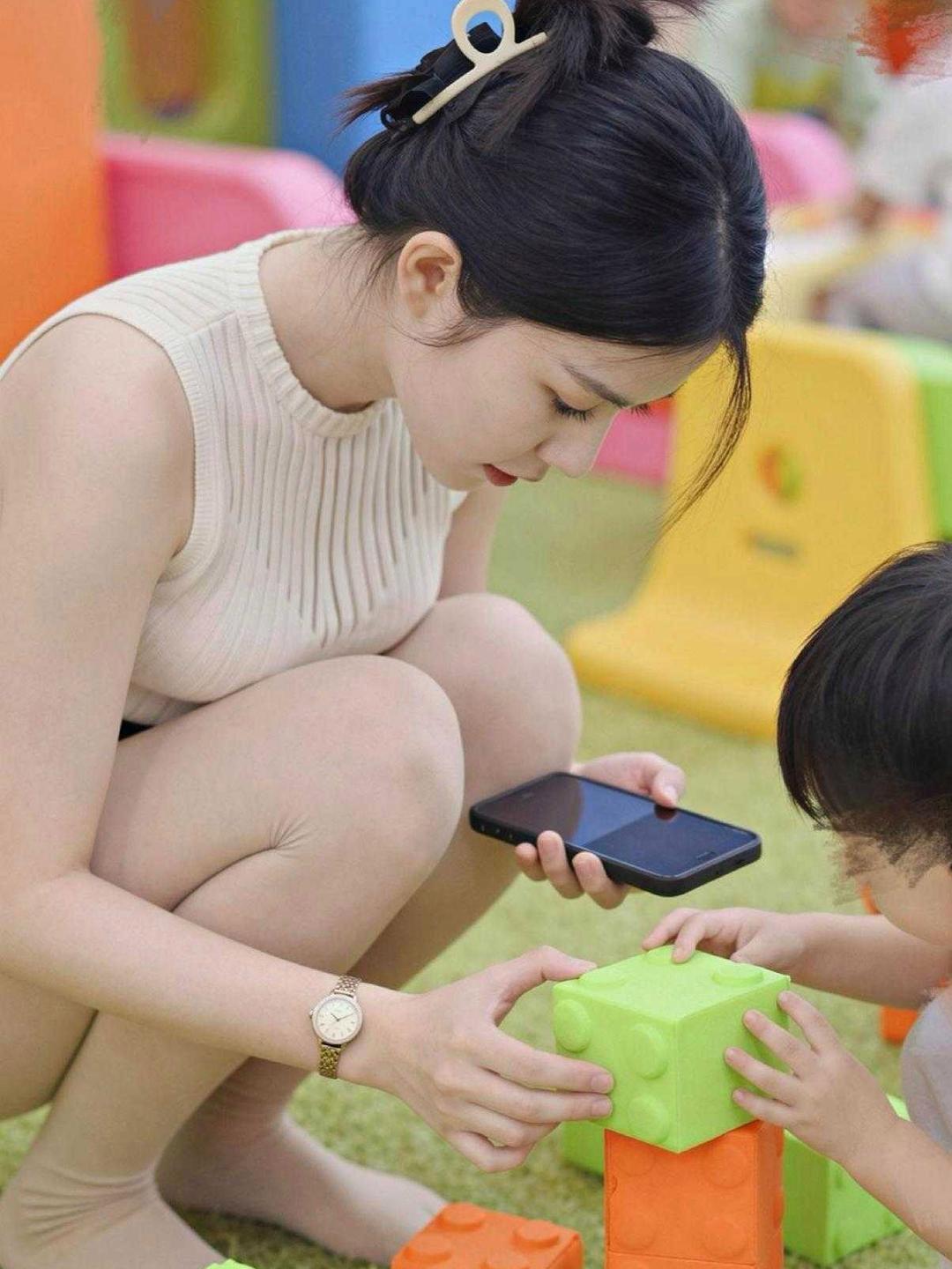月薪两万，能养得起这对母子吗？