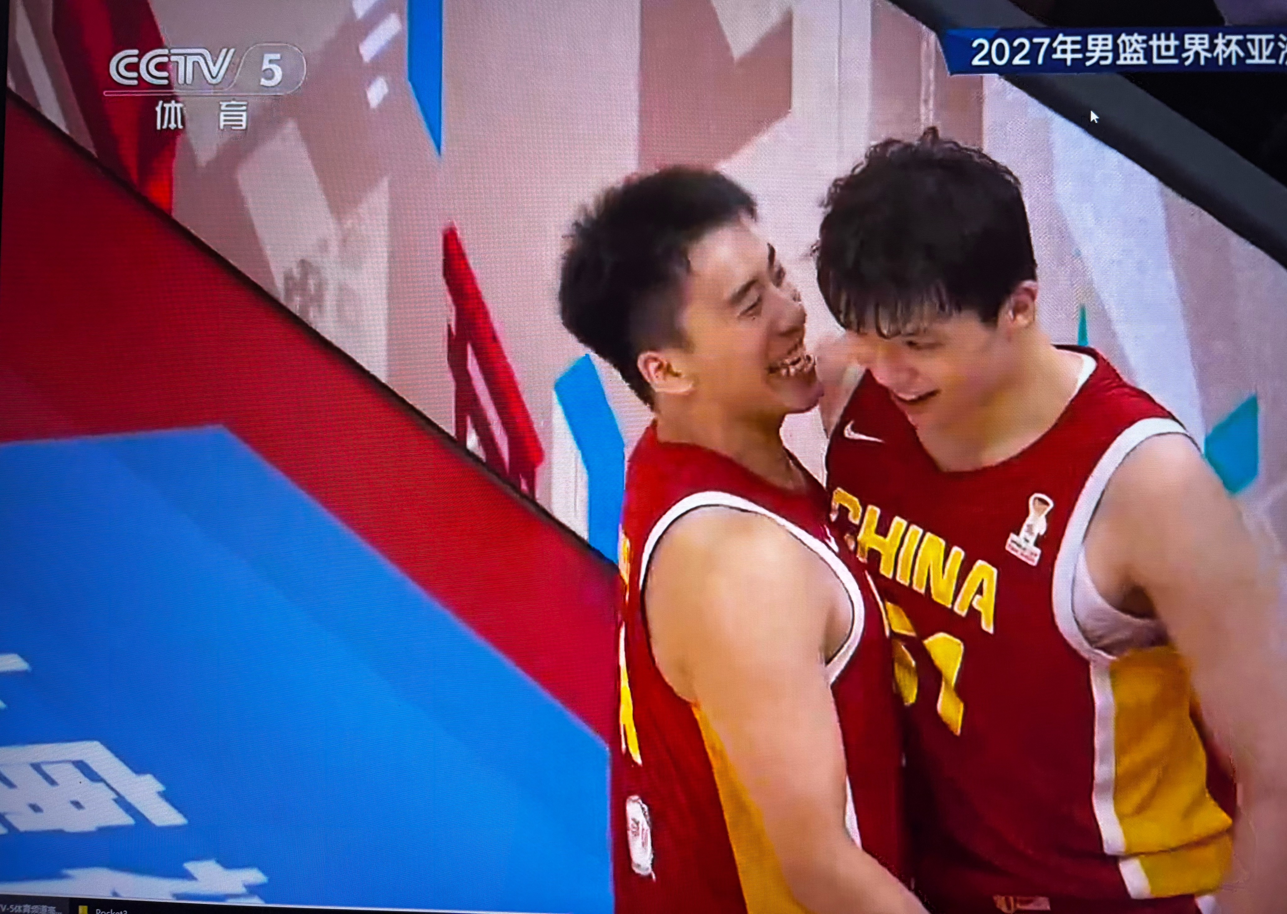 杨瀚森状态 今天9中8，拿下19分9篮板3助攻1盖帽，还命中了准绝杀！NBA首轮