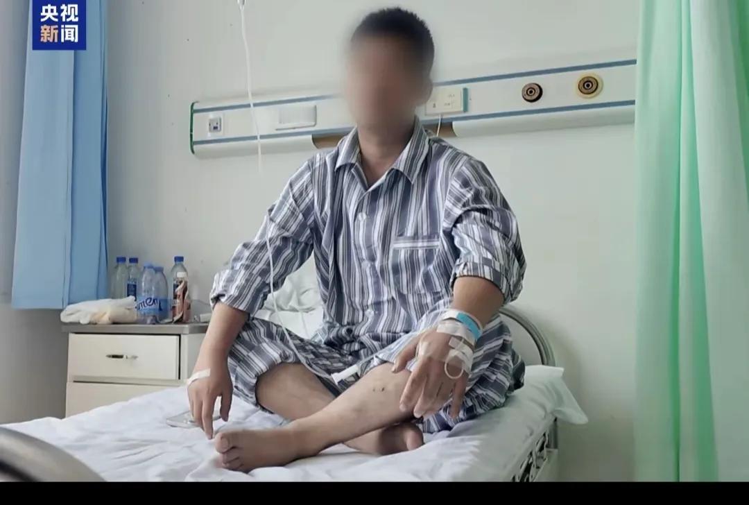 真相来了，原来坠落在半空中的老师是在千钧一发之际抓住了浮选机的边缘。到底是怎么抓