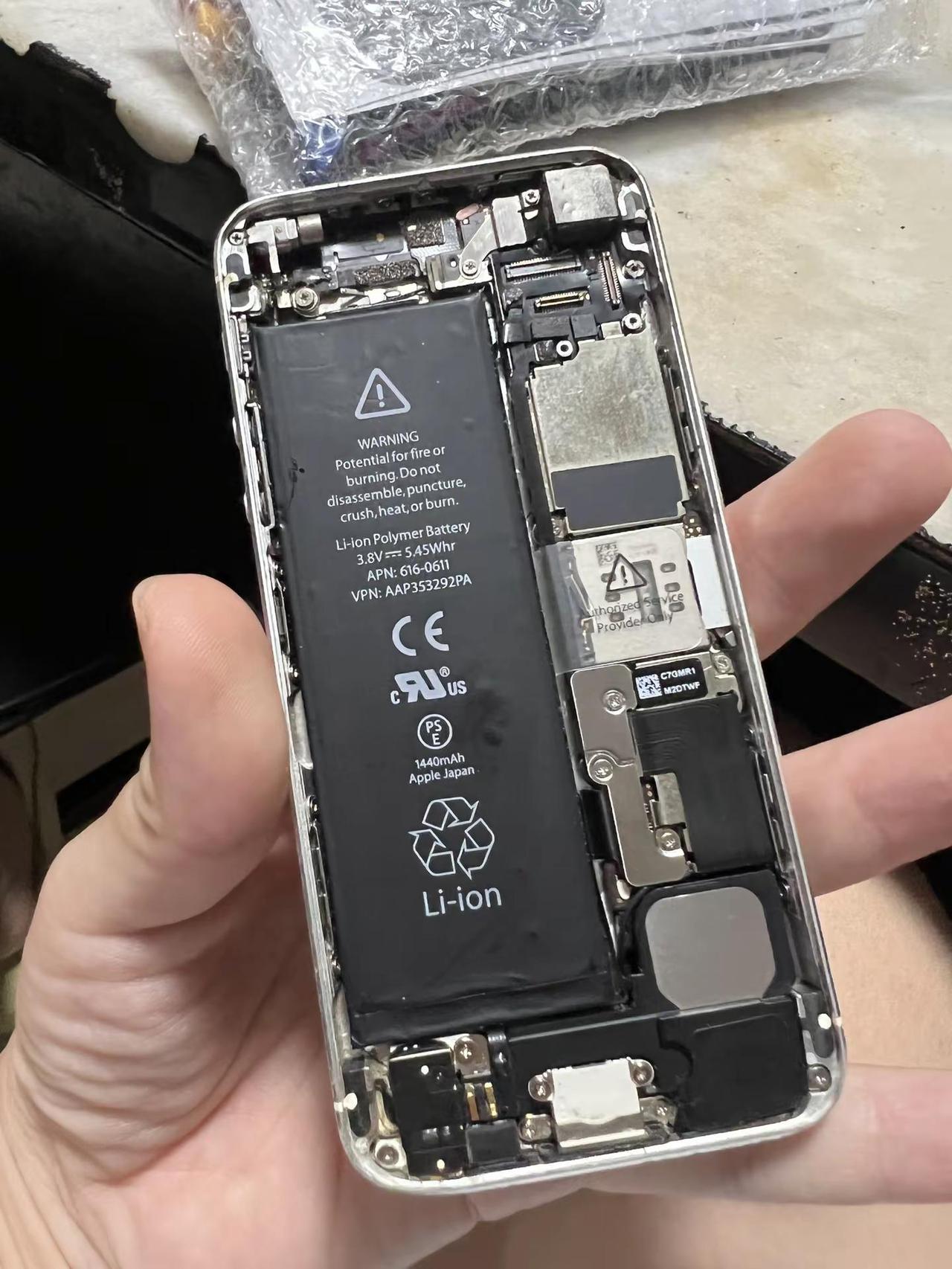 拆手机拆上瘾了。感觉买配件也划不来这个东西还有用吗？iphone拆机