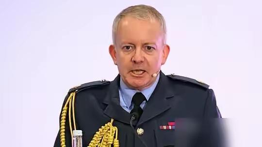 乌军战场变“电竞刷分”？积分换无人机背后，现代战争早已变味
 
英国国防参谋长到