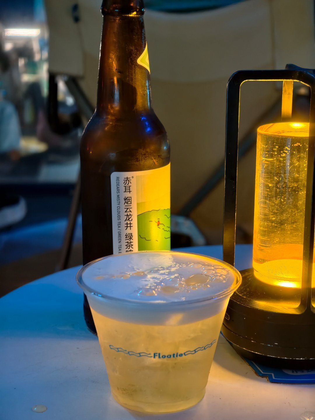吃完饭就坐海上世界喝两杯，吹吹海风 真的挺惬意的 ，不上班的日子真的有在好好生活