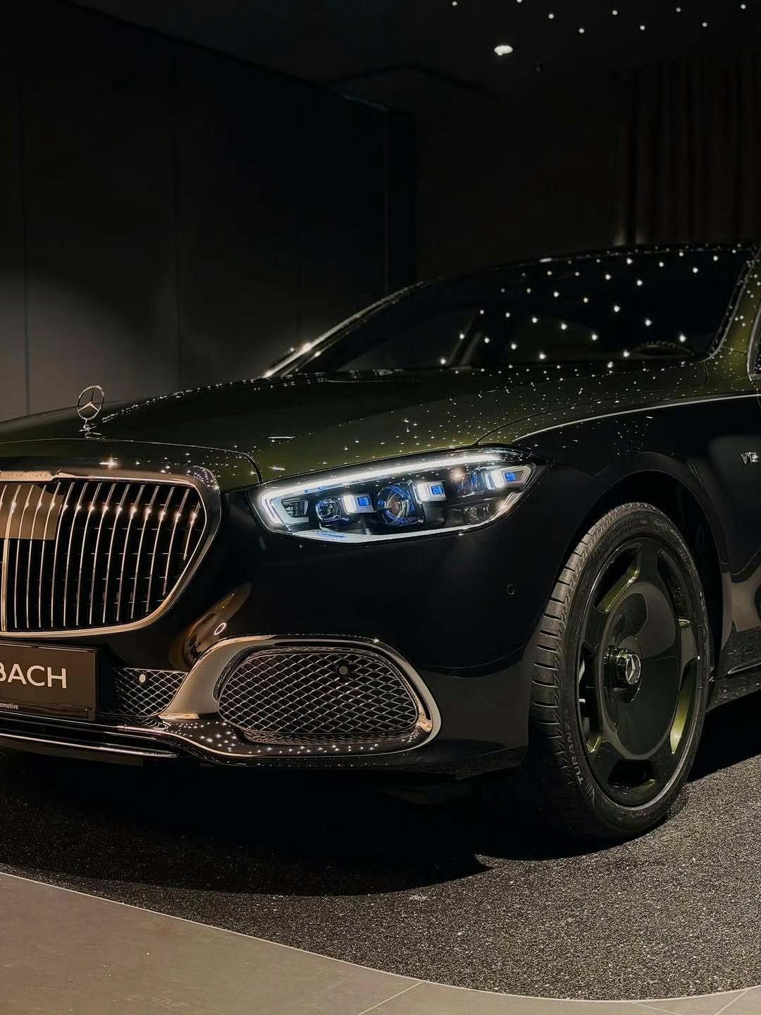 梅赛德斯–MAYBACH S680 V12 Edition 