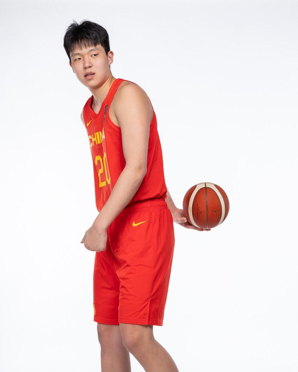 #杨瀚森别失误了#杨瀚森本场交学费，表现糟糕，上场11分钟，4投0中只得2分，此