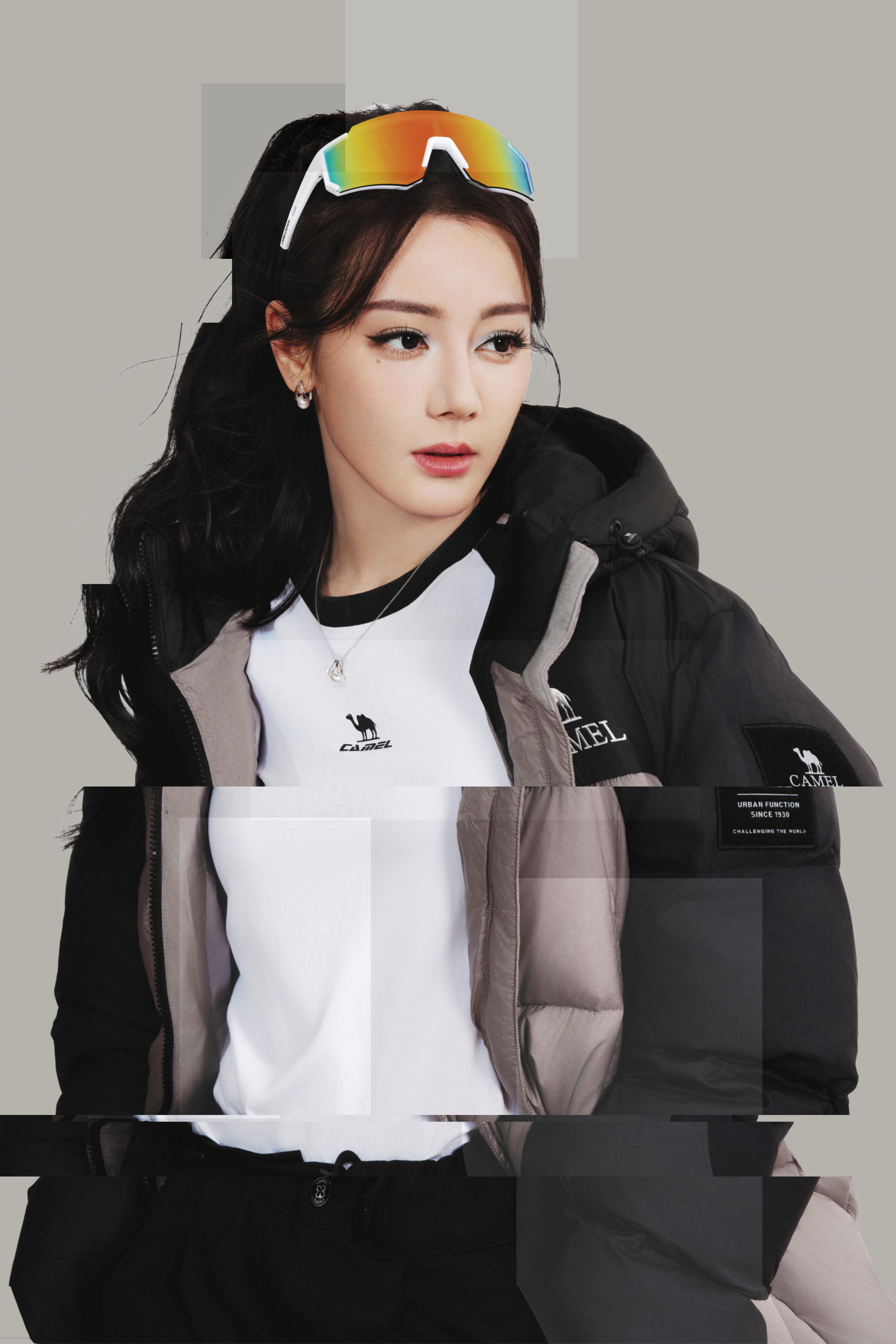 迪丽热巴[超话] ❄️ 渐变雪镜折射流动色彩，利落廓形打破沉闷，慵懒随性中暗藏低