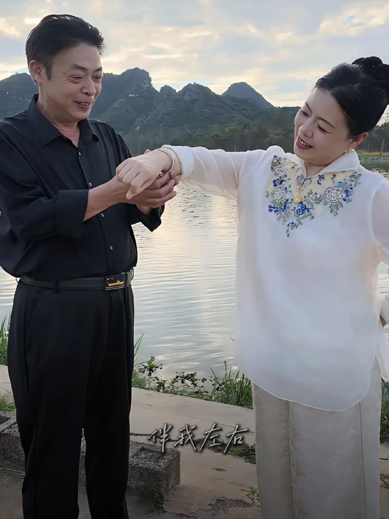 姐姐们家人们下午好，聊聊许粉里的某一个。嘴上说“一无所有”，可车房早就有了。
