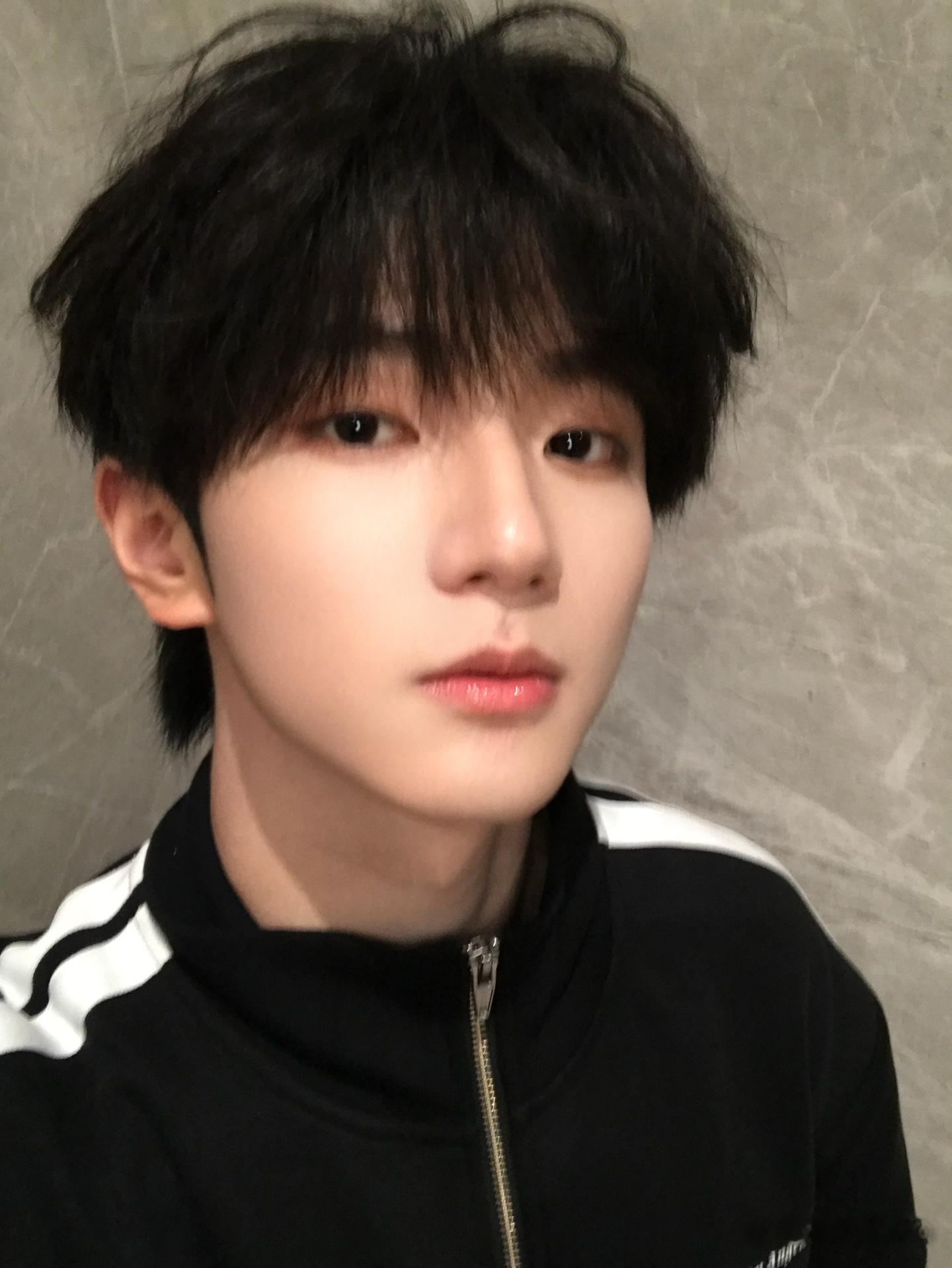 卧槽卧槽卧槽我有点儿看花眼了这也太帅了 ​​​