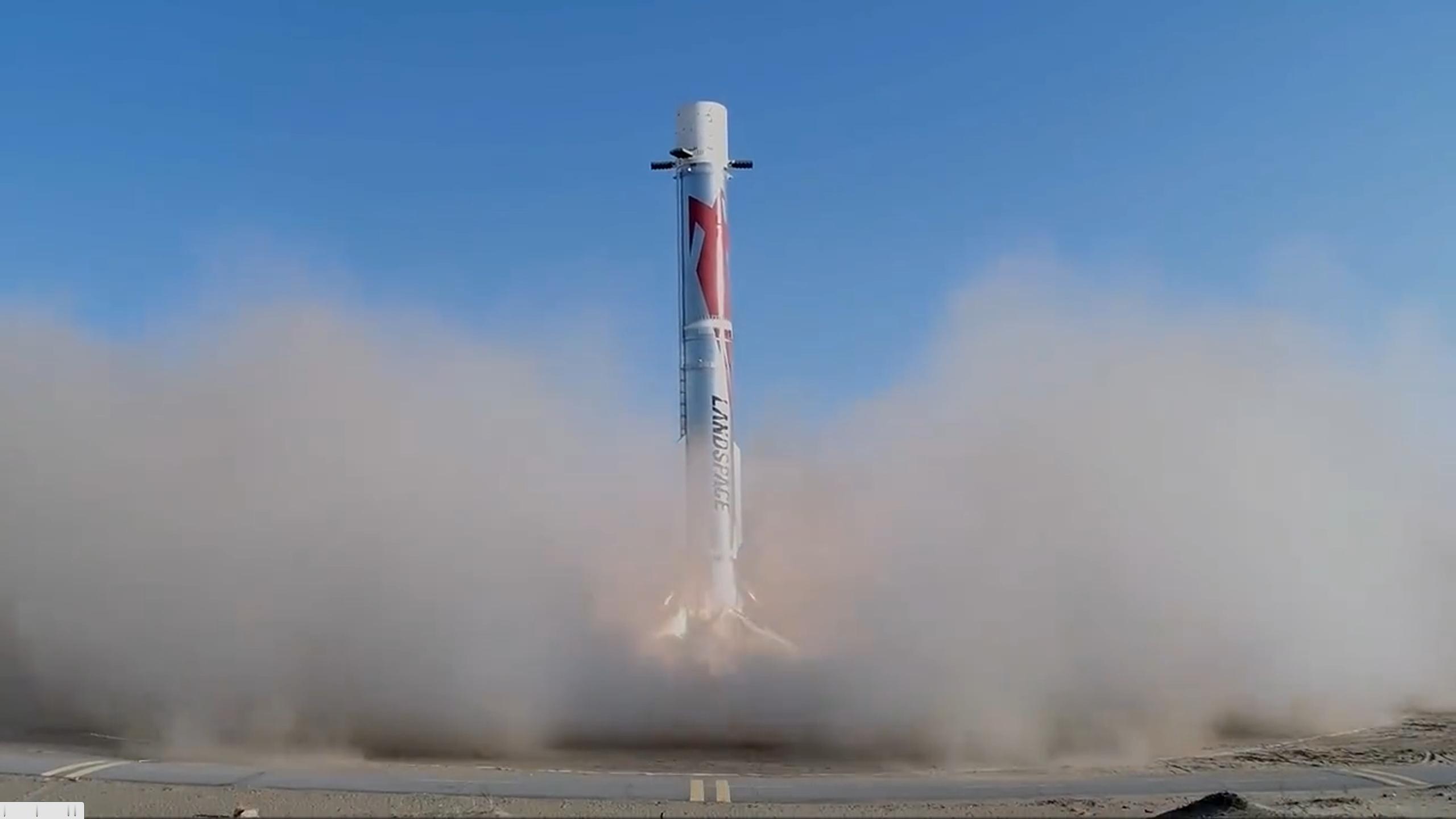 中国重复使用火箭陆地回收成功 这个不是用筷子夹，是直接用着陆支腿在陆地降落这意味