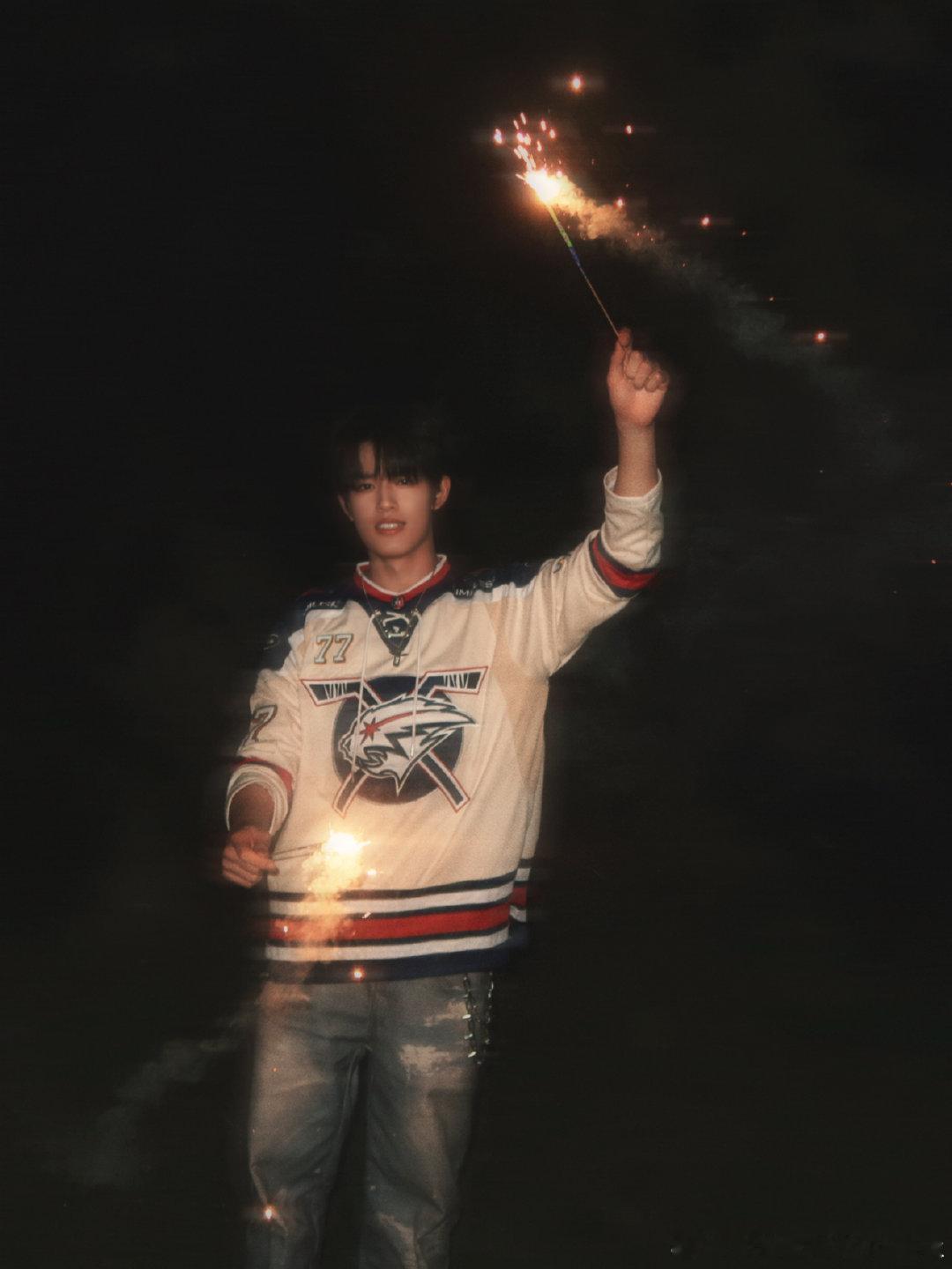 张极说终于要见面了张极带着专属浪漫奔赴而来！每滴练习汗水都将化作今晚高光，这场见