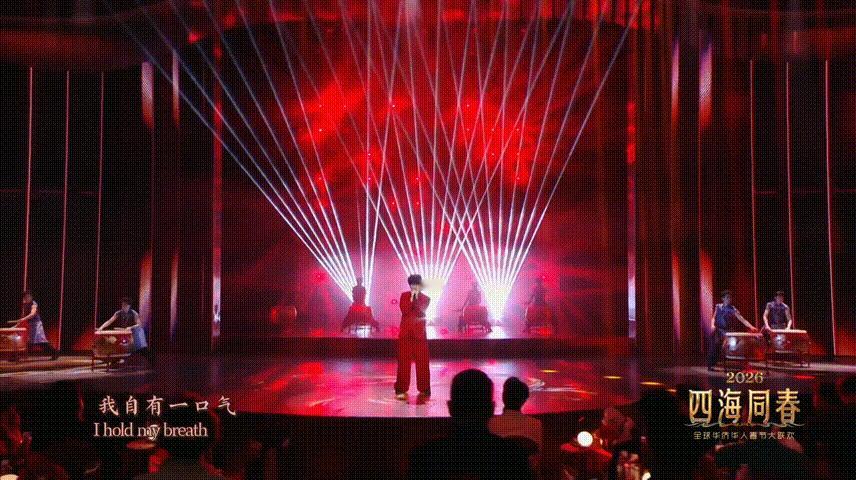 早安把麒麟唱进2026总台侨晚 早安的《麒麟》太有感染力了！侨晚舞台上说唱寄深情