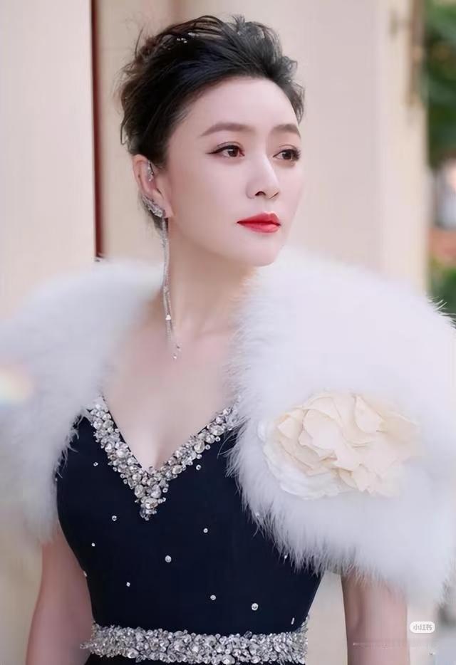 我朋友告诉我——
他们俩竟然是多年“闺蜜”～

田海蓉和程青松，两人相识相知已经