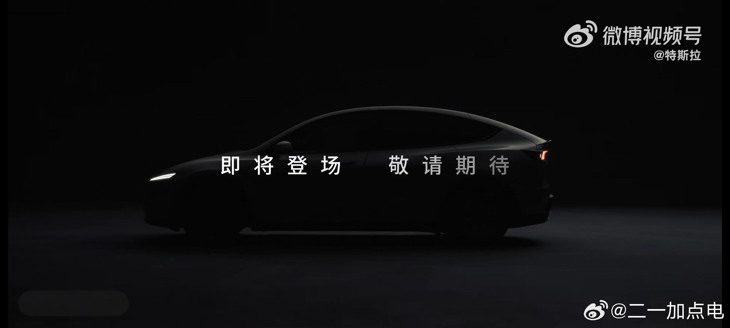 纯平二三排，升降二排扶手这4976mm的六座车就是来搞笑的，在以前全尺寸suv选