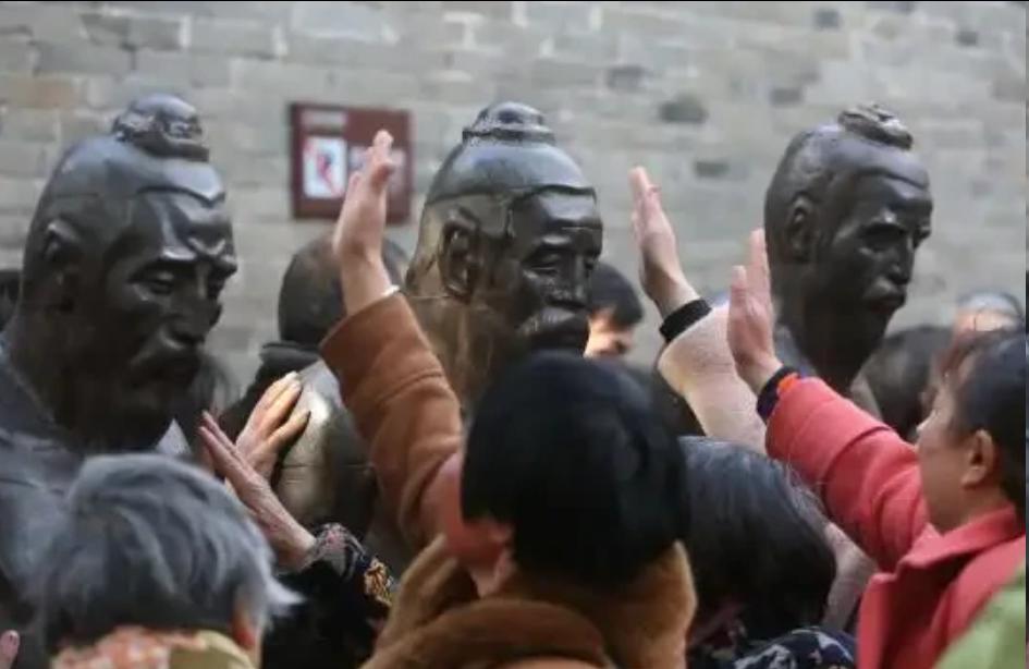 外交部宣布对石平采取严厉反制，在日本同样掀起了网络“情绪”，最爆话题是这个汉奸急