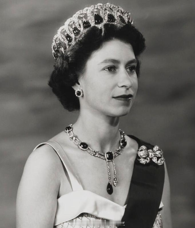 #老照片#Her Majesty Queen Elizabeth II 1956