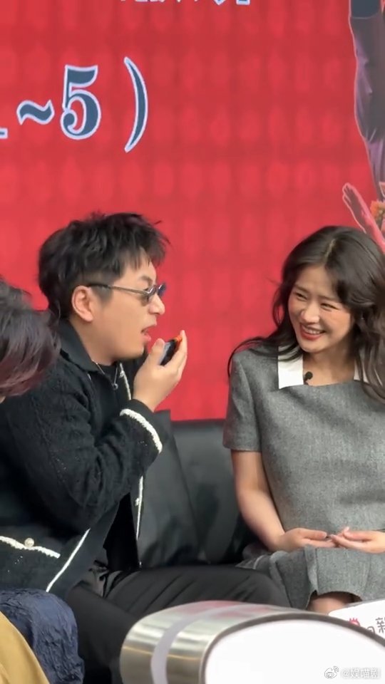 白客对马思纯撒娇说我爱你路人路过被甜到，这对“父母爱情”有点好嗑是怎么回事？虽然