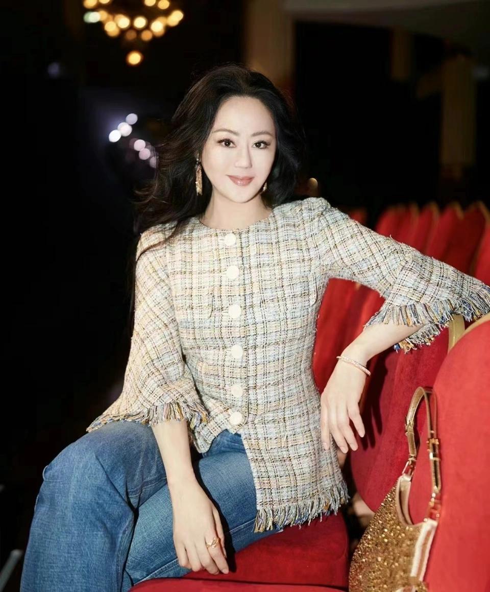 出大事了！又一保健品大型翻车，知名主播跟着倒霉！
近日，央视曝光了“优思益”叶黄