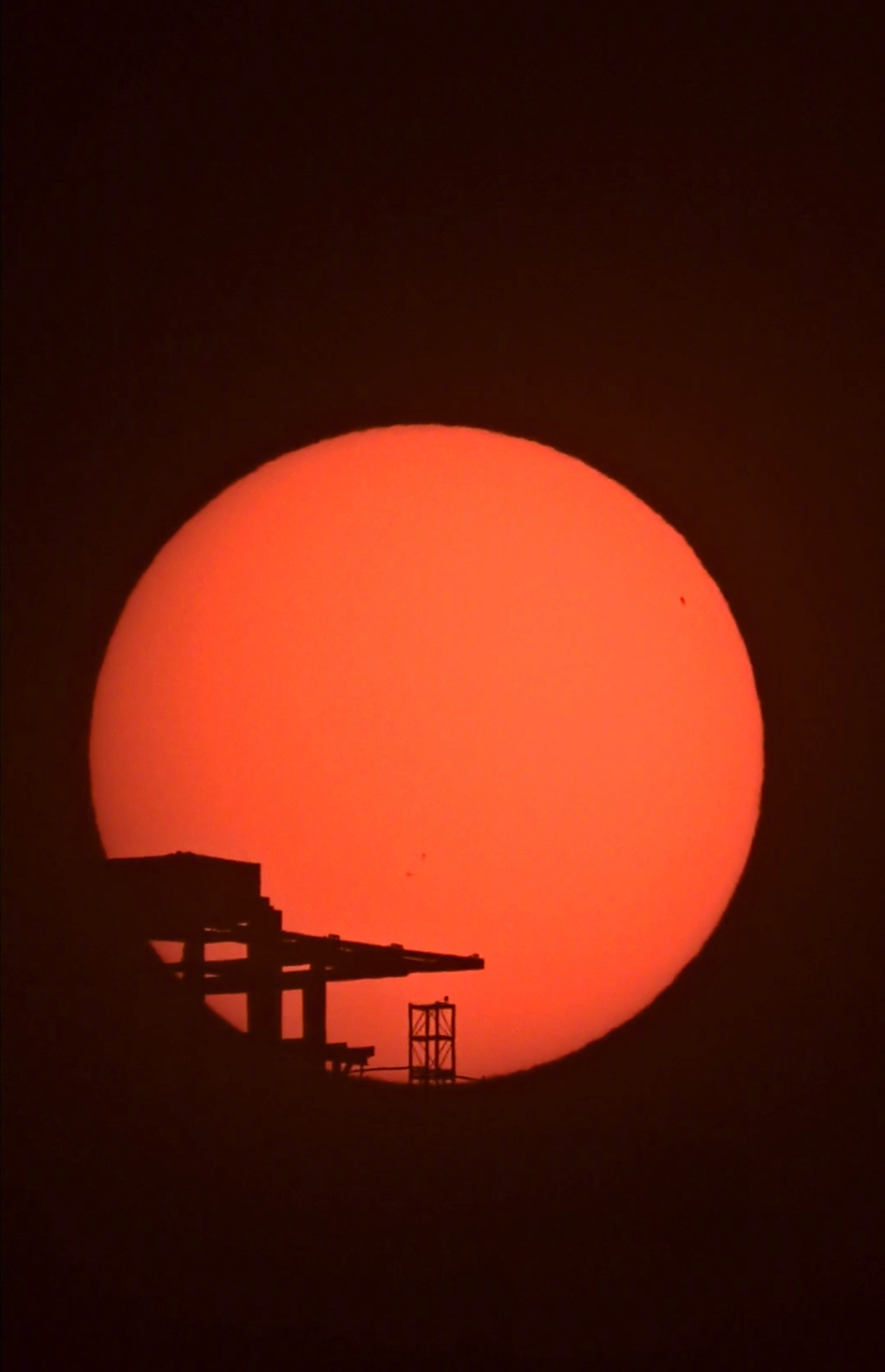 2023年最后一轮太阳。太阳表面的黑子很少。 ​​​