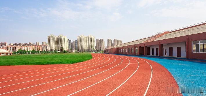 高中生跑操后猝死 校方回应

近日，河北石家庄精英中学一名高一女生，在校跑操后身