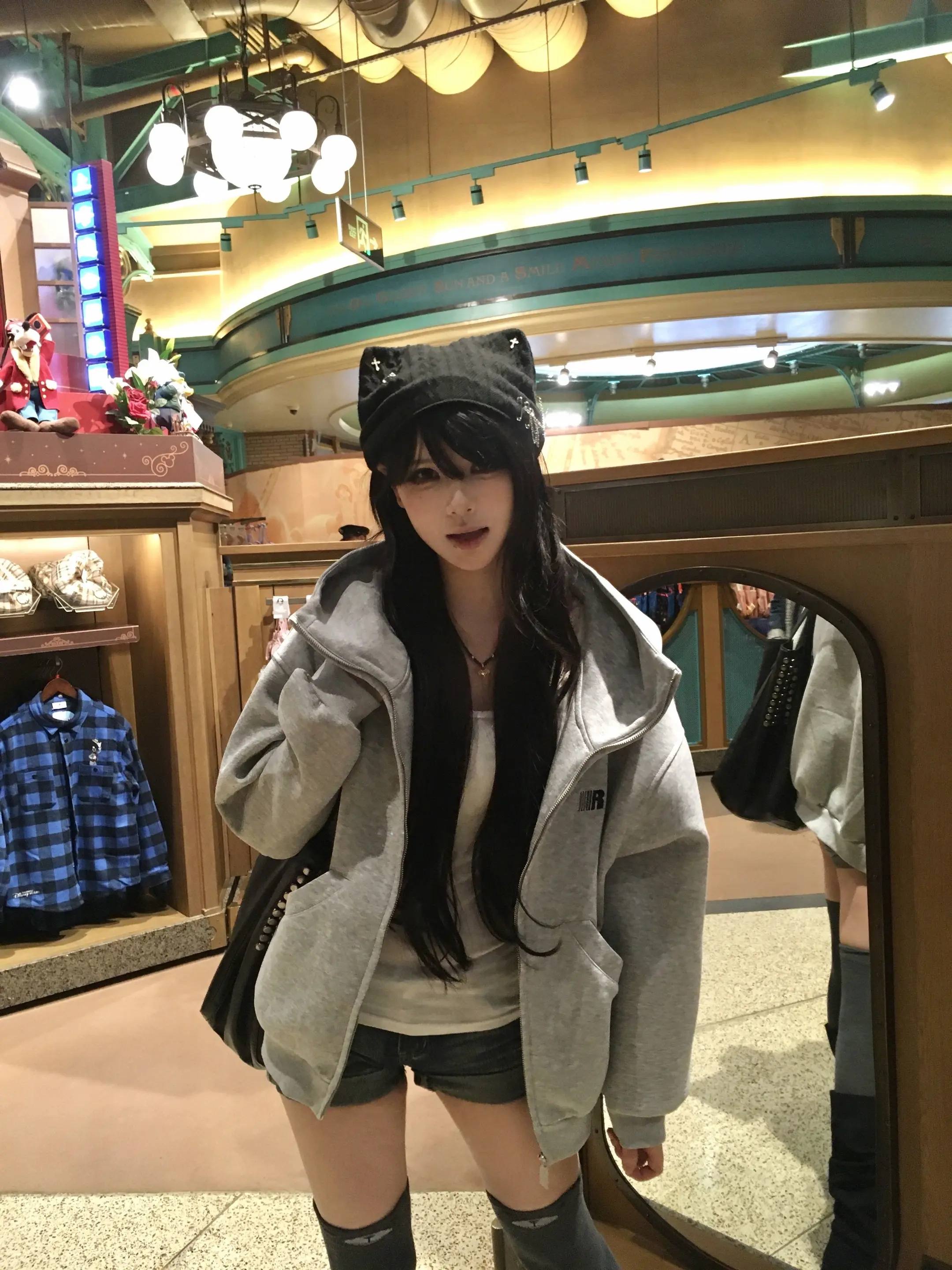 没有人能进迪士尼商店后空着手出来哈哈