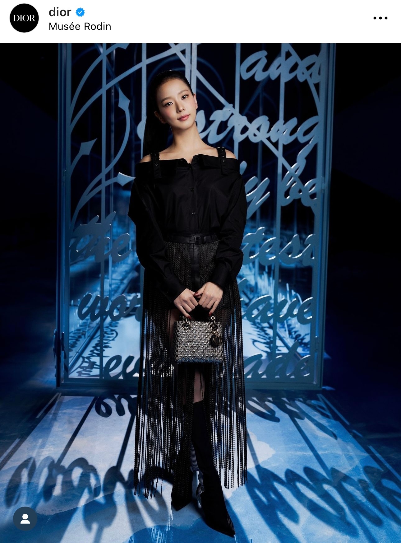 #Lisa立场遭质疑# 现在黑lisa已经成为一种zzzq了，本次时装周Blac