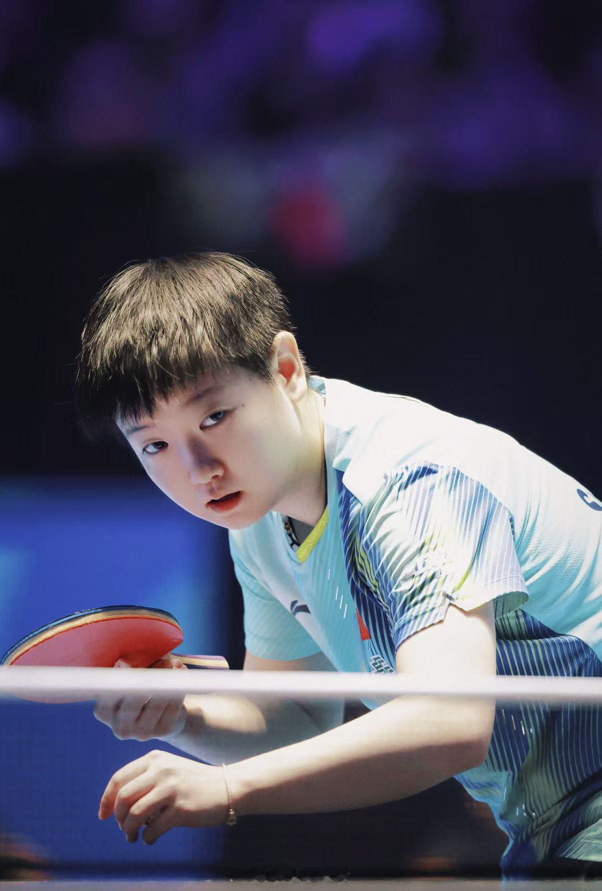 众多职业球员为孙颖莎行为点赞孙颖莎赛场主动提醒对手使用鹰眼挑战，坚守公平与尊重，