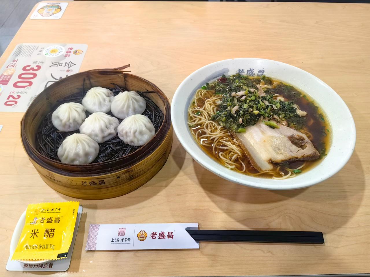 时光在想念中溜走，缘分在牵挂中依旧。也许我们都曾在某个瞬间，感受到那份悸动，那种