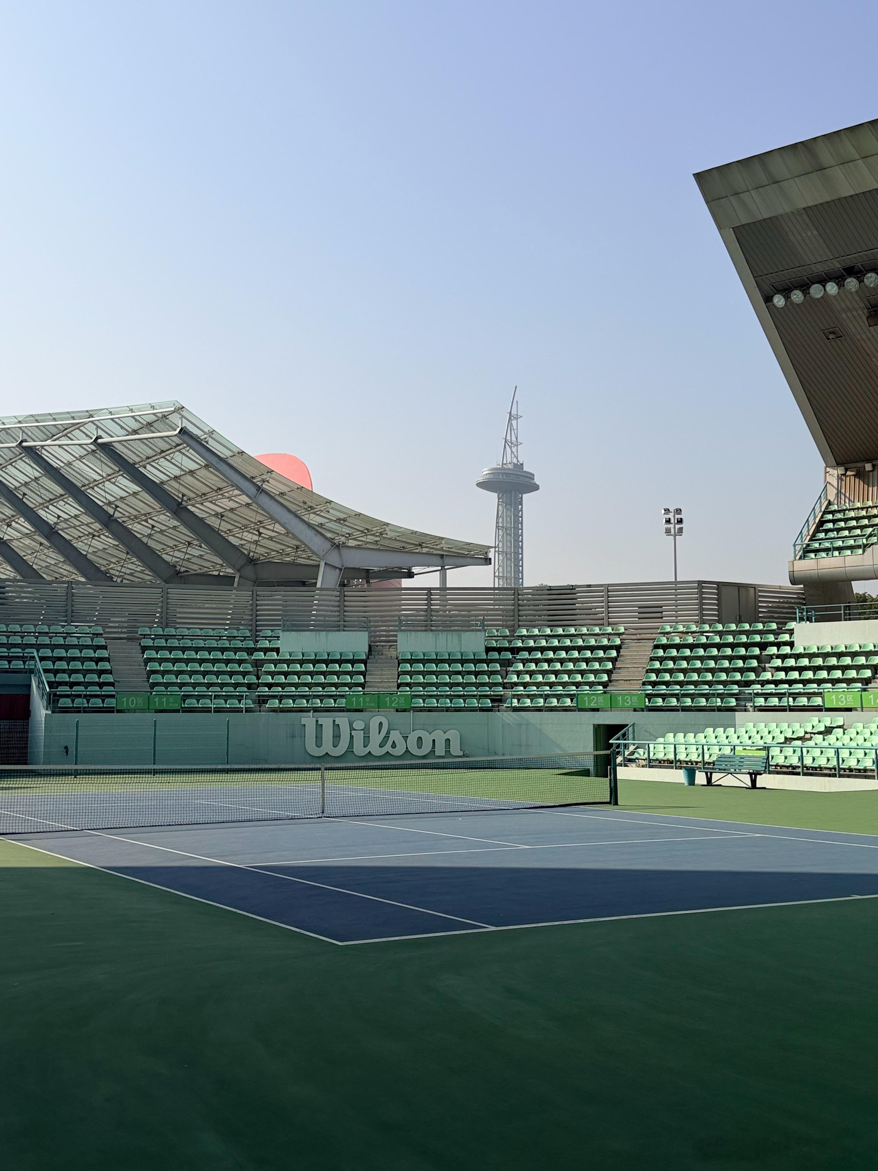 打网球错过了早上跑路的机会。结果网球也输了，股票也亏了。