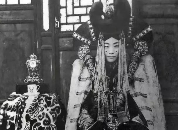 1938年，斯大林下令处决了外蒙古的末代皇后 
外蒙古的历史在20世纪初充满变迁