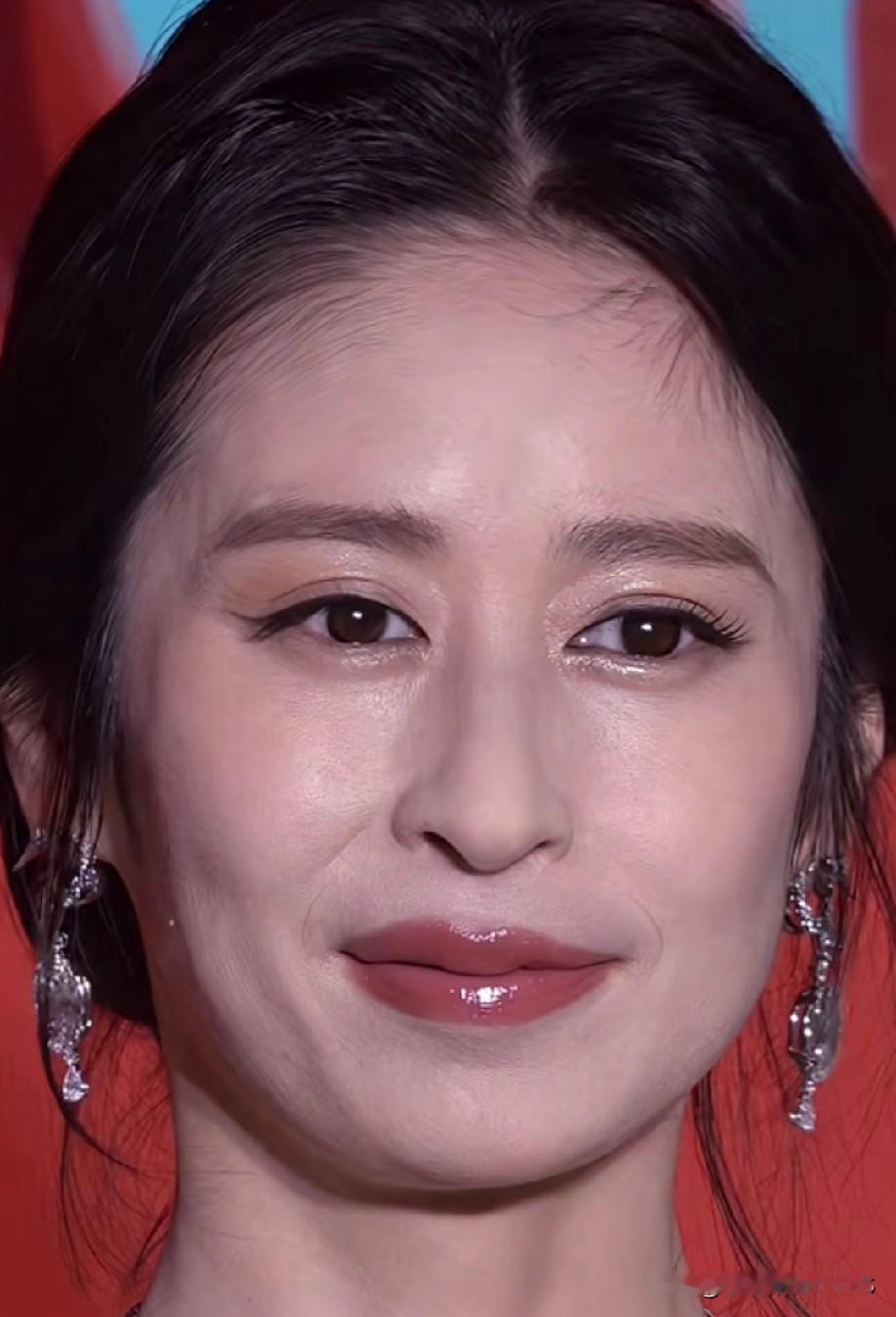 天啊！
可惜了
颖儿怎么变成这样了
千山暮雪的时候
是多么的圆润饱满
青春活力