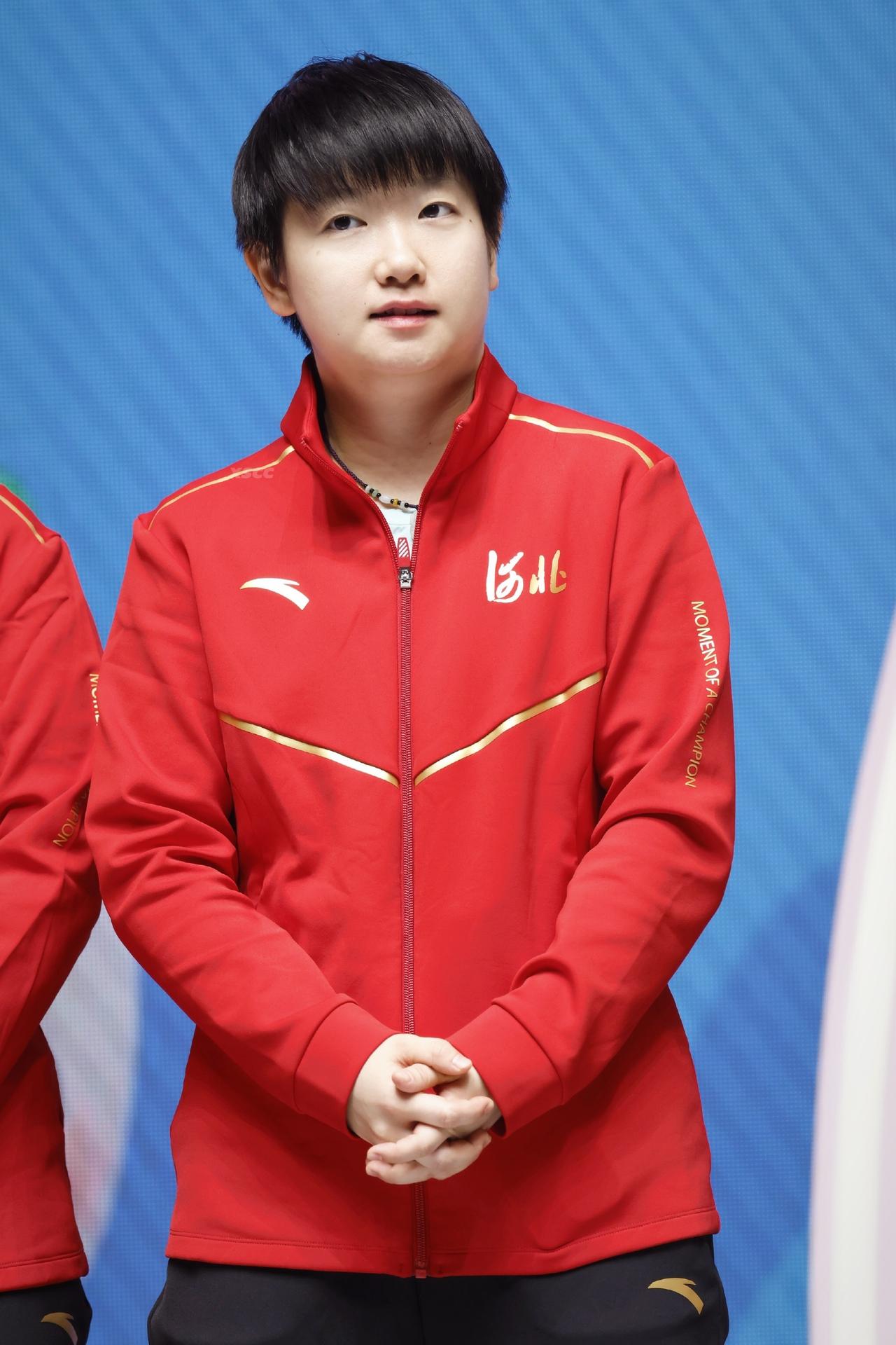 你是清晨的日出，干净纯粹，自带光芒，给人无限希望与力量；亦是黄昏的落日，温暖橙黄