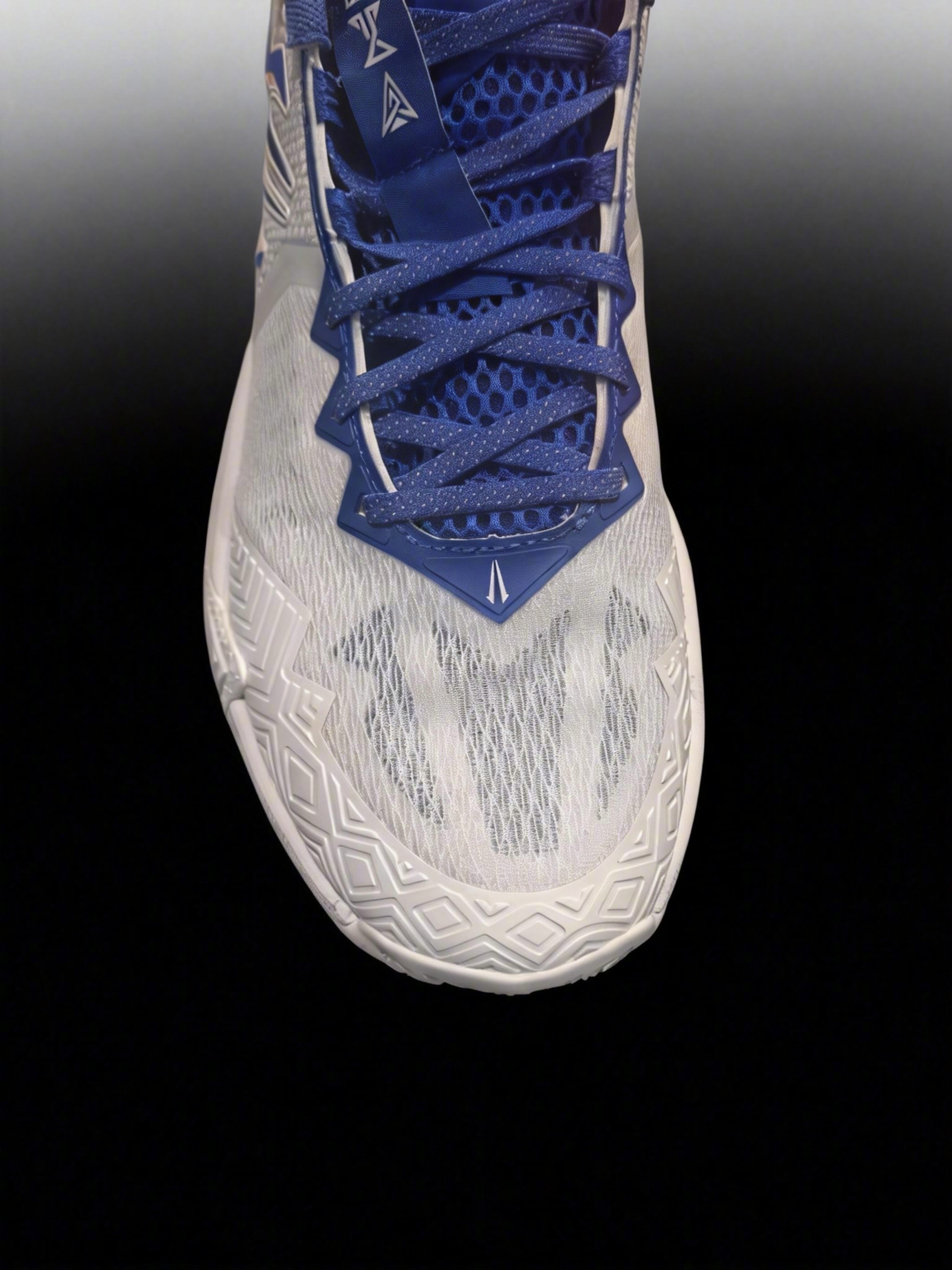 Anta KAI Team 2首发配色亮相虽然欧文还在处于养伤阶段，但是欧文签名