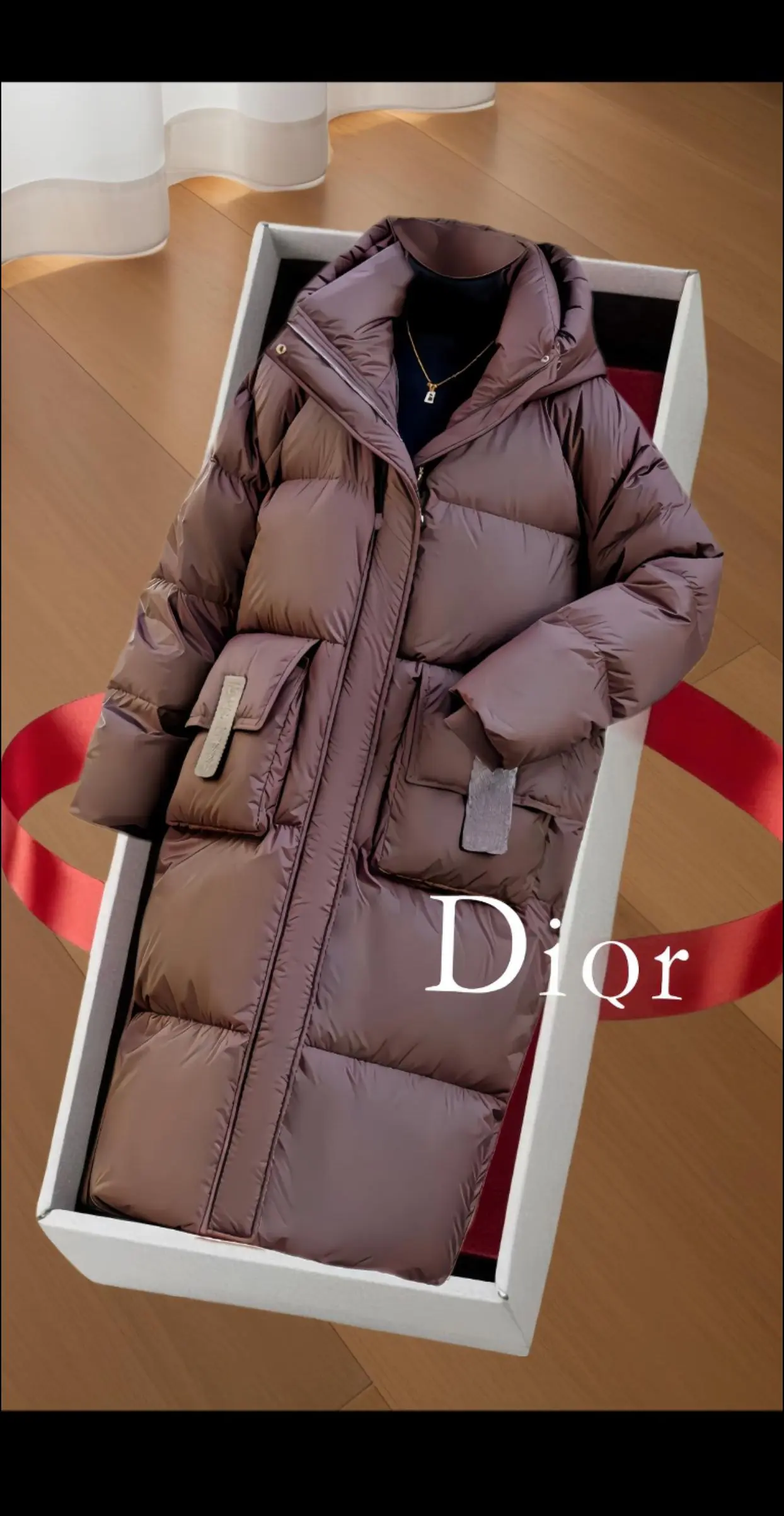 秋冬韩版棉服，新款韩版棉服闪亮登场！连帽设计，无惧风雨。中长款版型，遮...