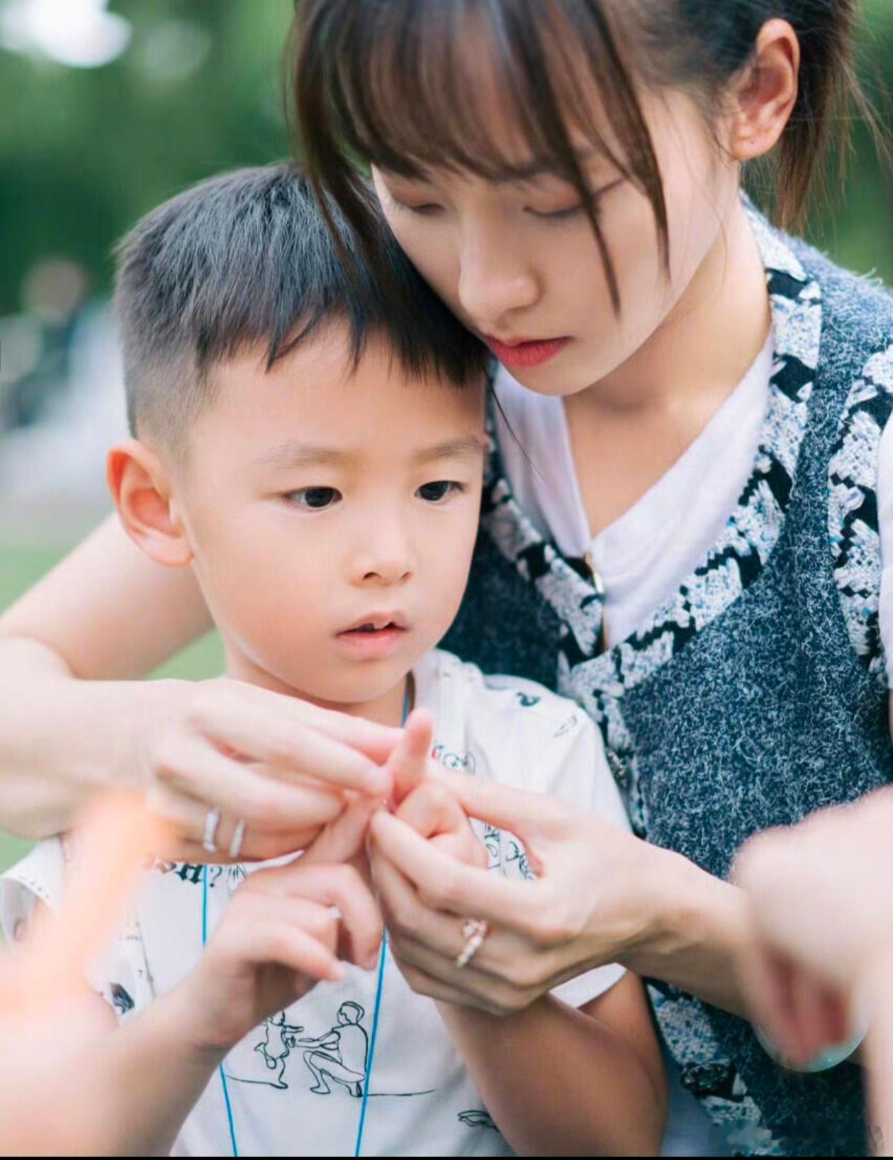 张嘉倪获两子抚养权看完真的狠狠共情所有争抚养权的妈妈，漫长拉扯有多煎熬只有自己清