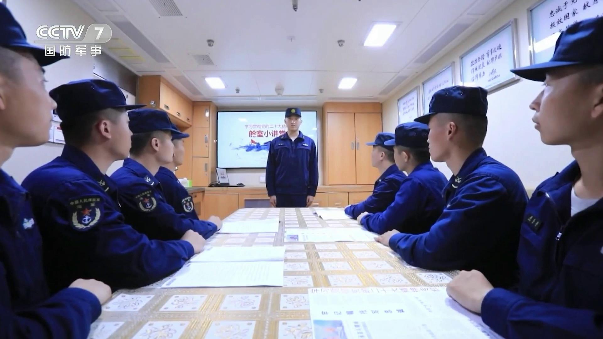 国产战略核潜艇舱室首次公开，有会议室，也有餐厅，都比常规潜艇大了不少。核潜艇事业