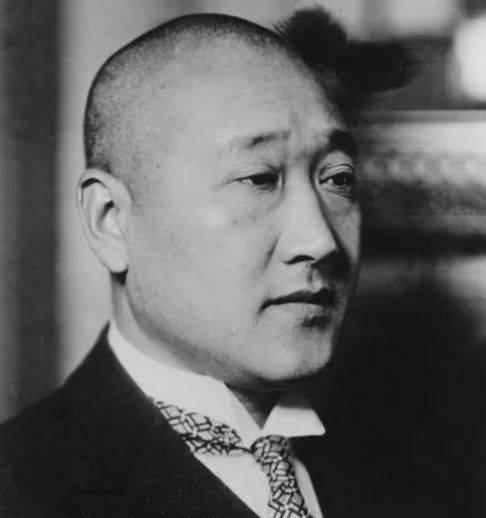 1925年12月29日，鹿钟麟一打听，皖系那位“小扇子”徐树铮在北京忙完活儿，打