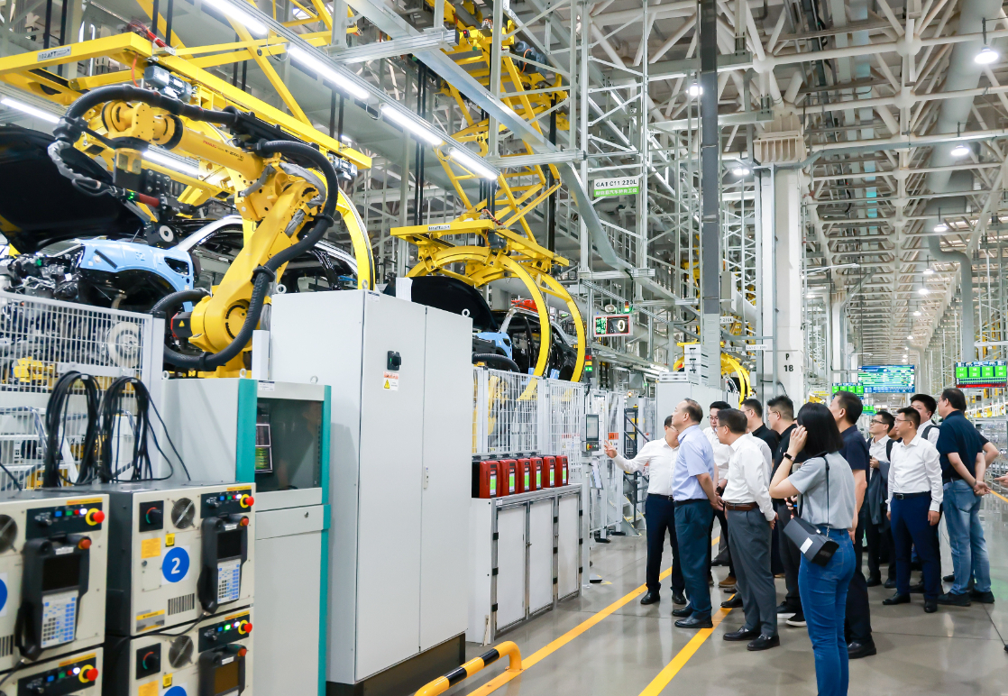 很多人觉得电池只管续航，其实它直接决定了整车的驾驶质感！这五大新电池在放电效率上