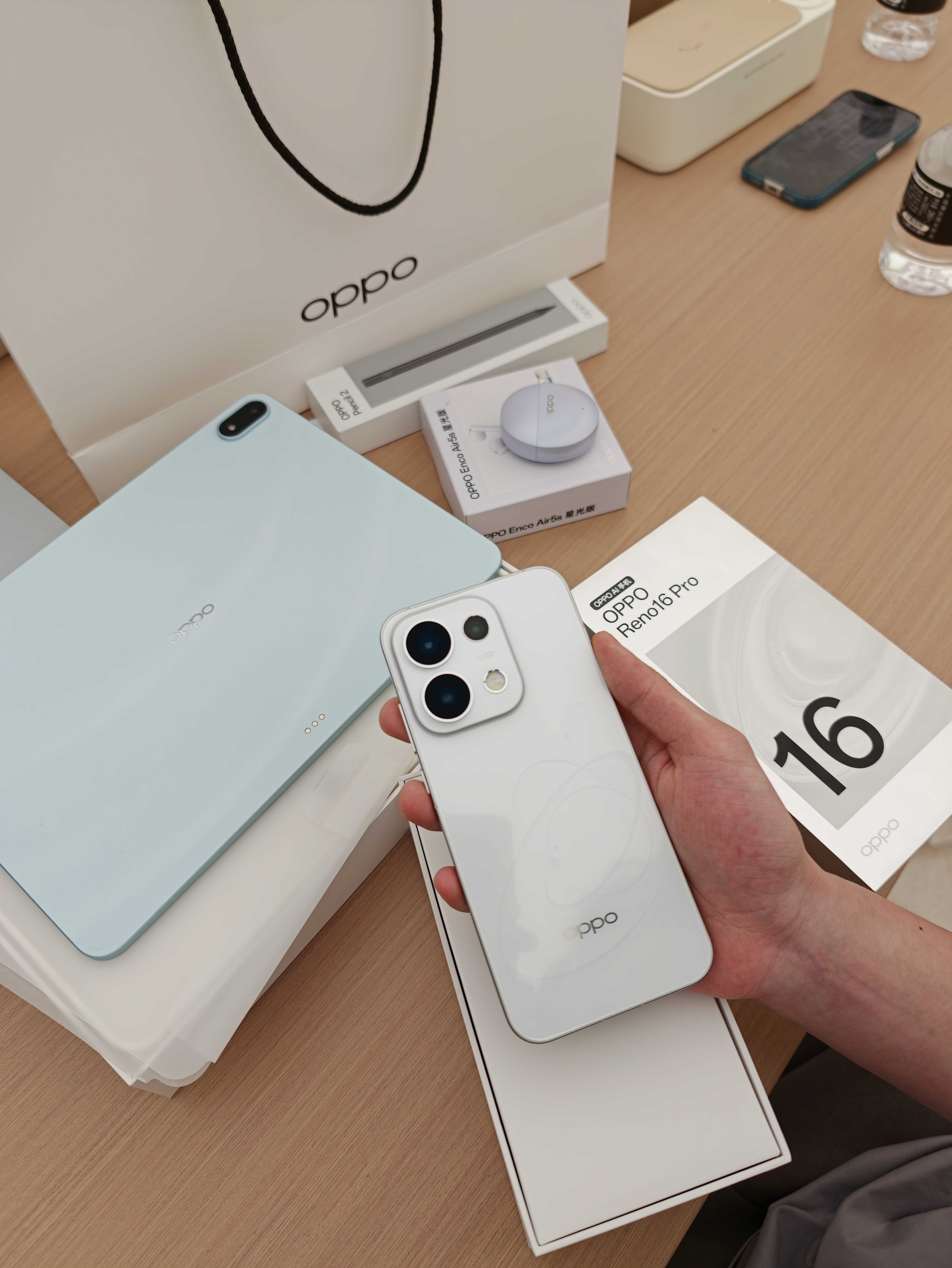 高考刚结束，OPPO 线下门店就已经热闹起来了。根据最新数据，高考结束当天，OP