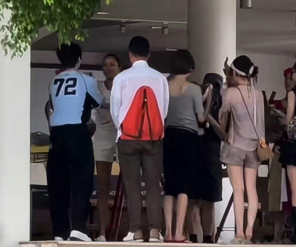 王俊凯瞿颖同框王俊凯瞿颖中餐厅同框好期待正片 